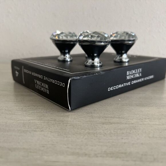 Badgley Mischka Round 1-5/8" Crystal Drawer Knobs Pulls Set 4 Chrome Base NEW - Picture 3 of 4